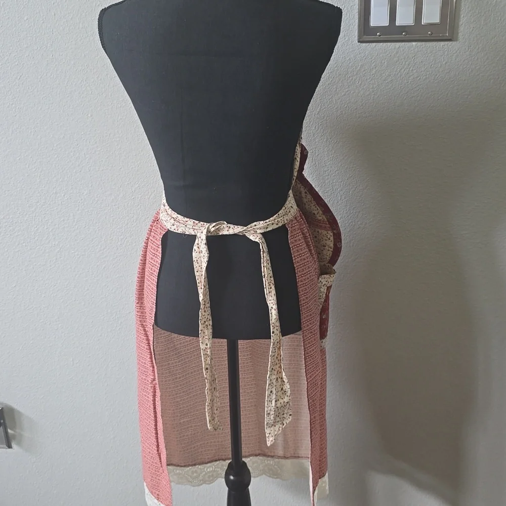 Red Patchwork Apron Set - Picture 6 of 8